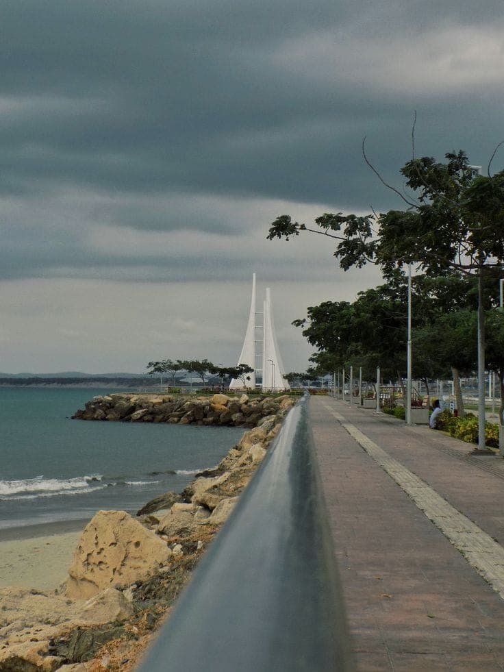 Manta Ecuador: Inversión Inmobiliaria Frente al Mar con Alta Plusvalía