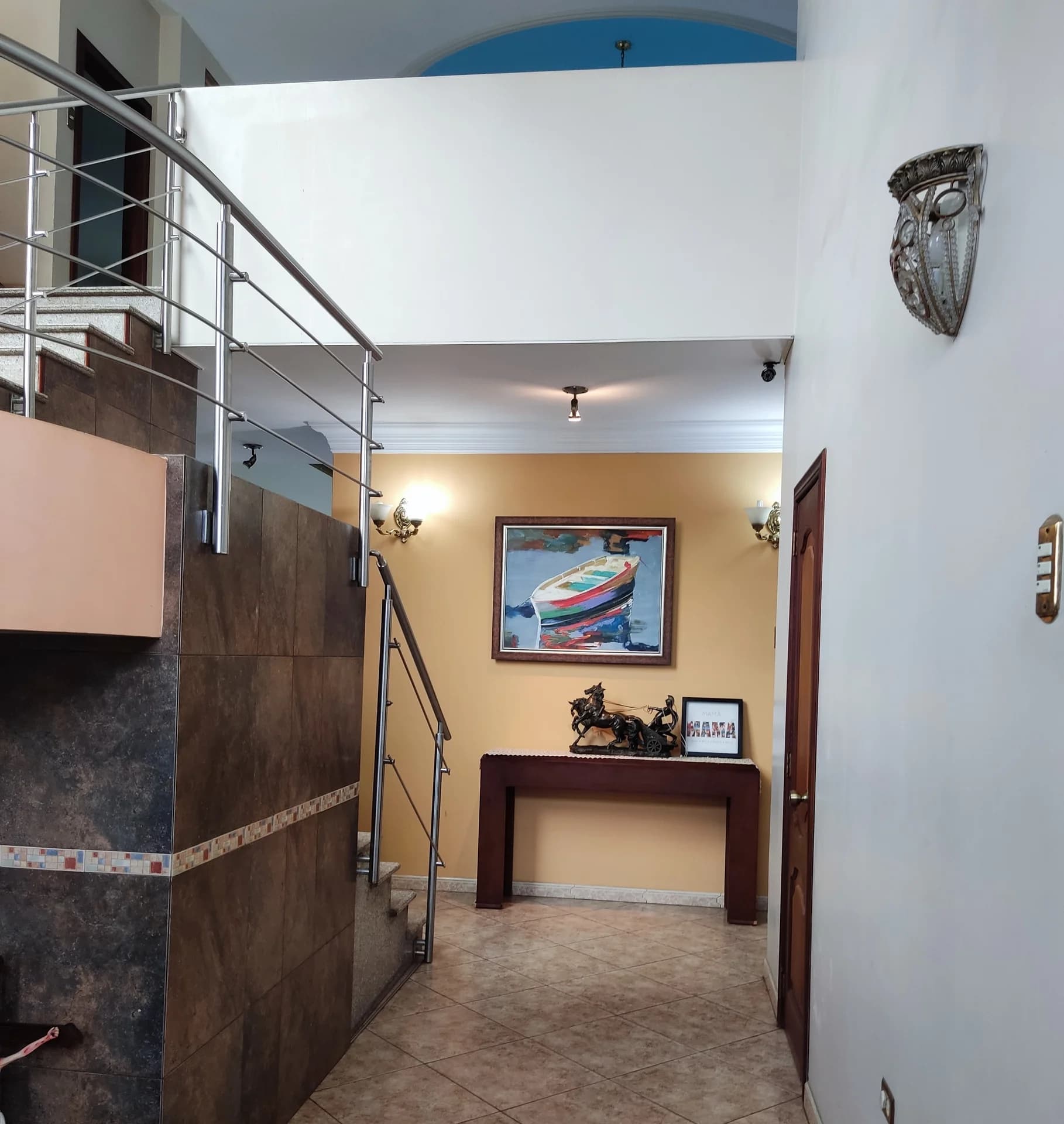 Venta de Casa con 6 Dormitorios y Piscina en Portoviejo, Manabí - 3