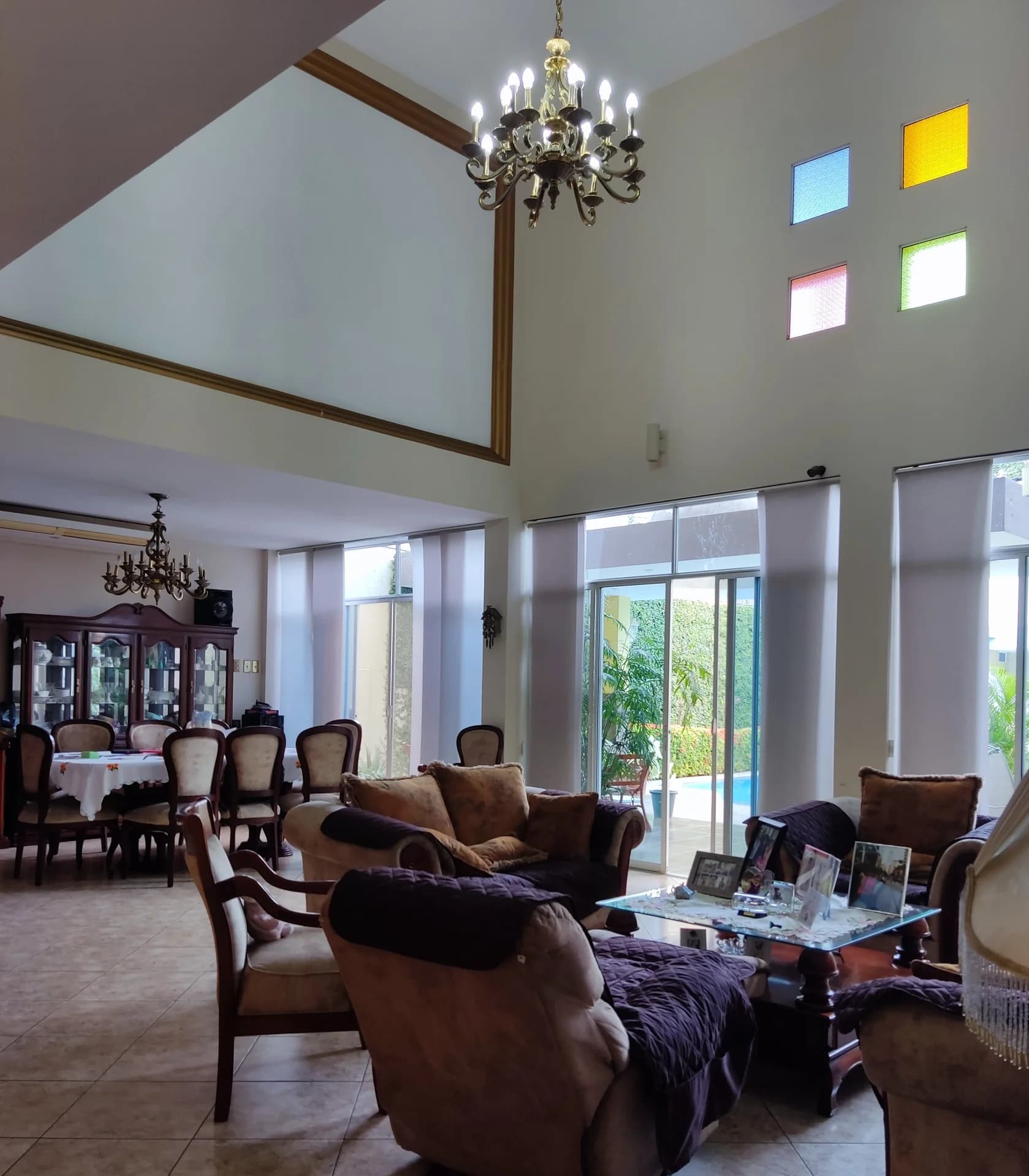 Venta de Casa con 6 Dormitorios y Piscina en Portoviejo, Manabí - 5