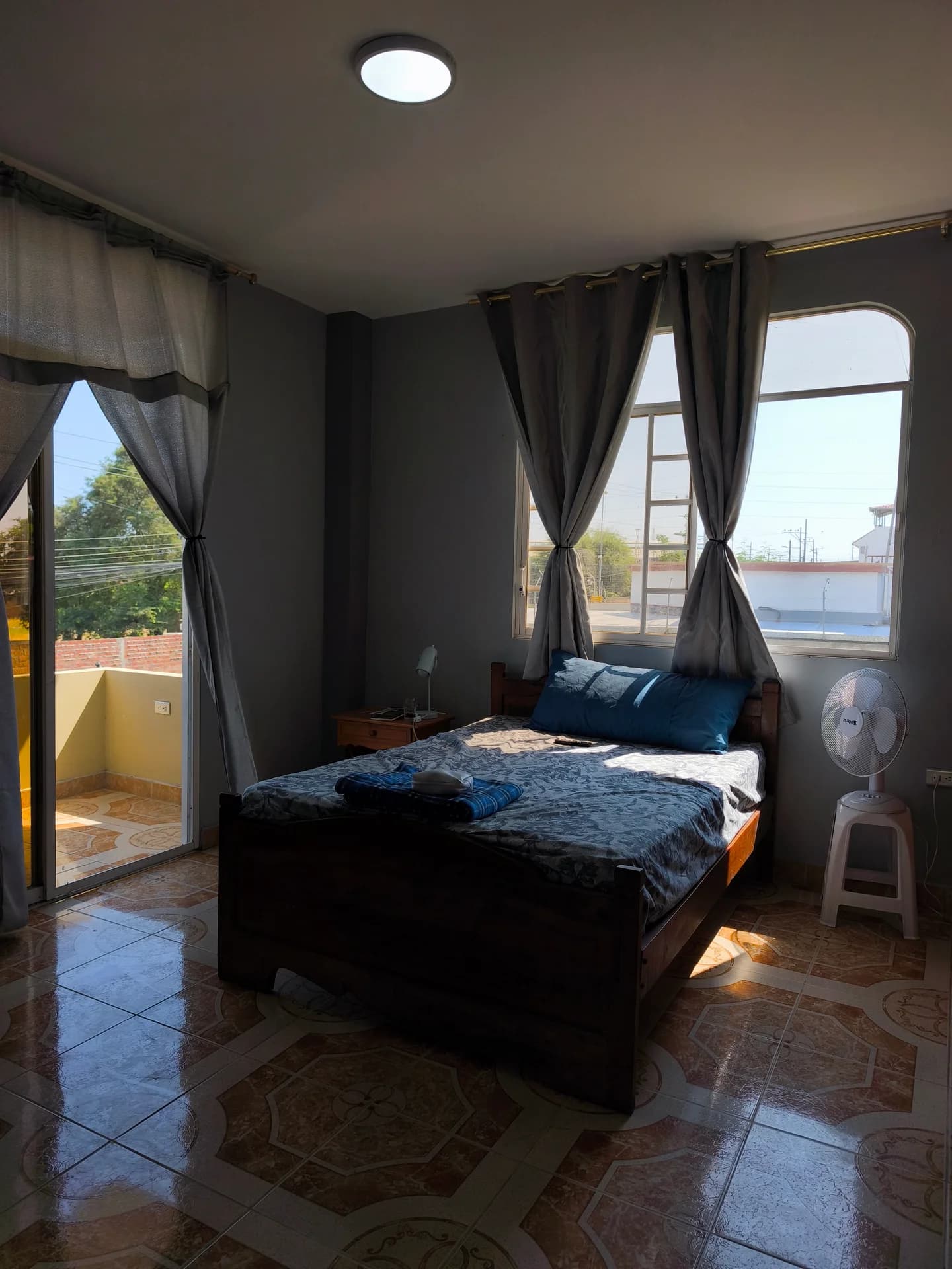 Casa en venta en Manta 6 habitaciones con terraza