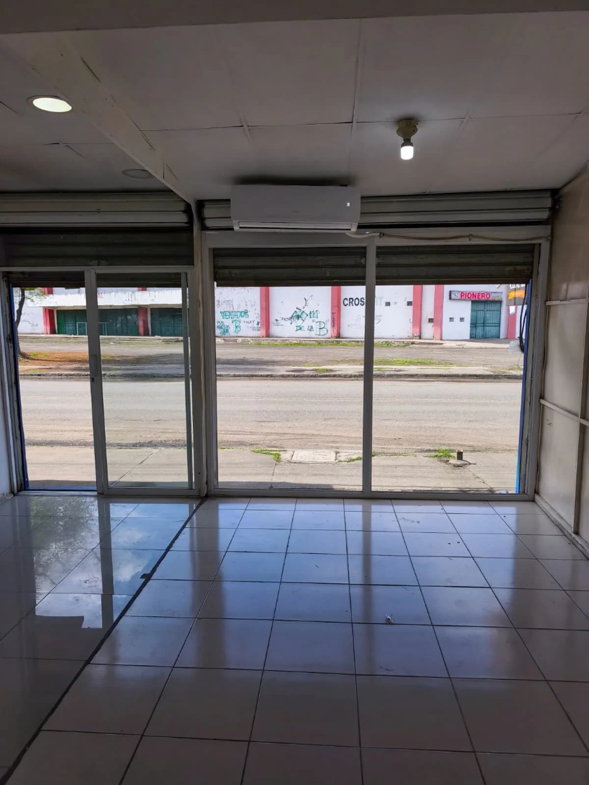Local en alquiler en excelente zona comercial Portoviejo, Manabí - 4