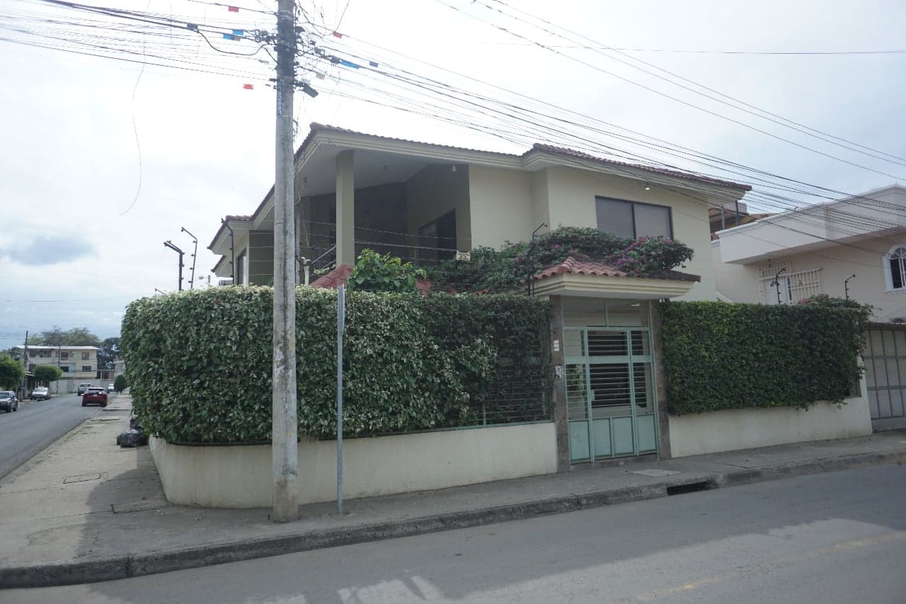 Venta de Casa en Portoviejo con 6 habitaciones, Manabi - Principal
