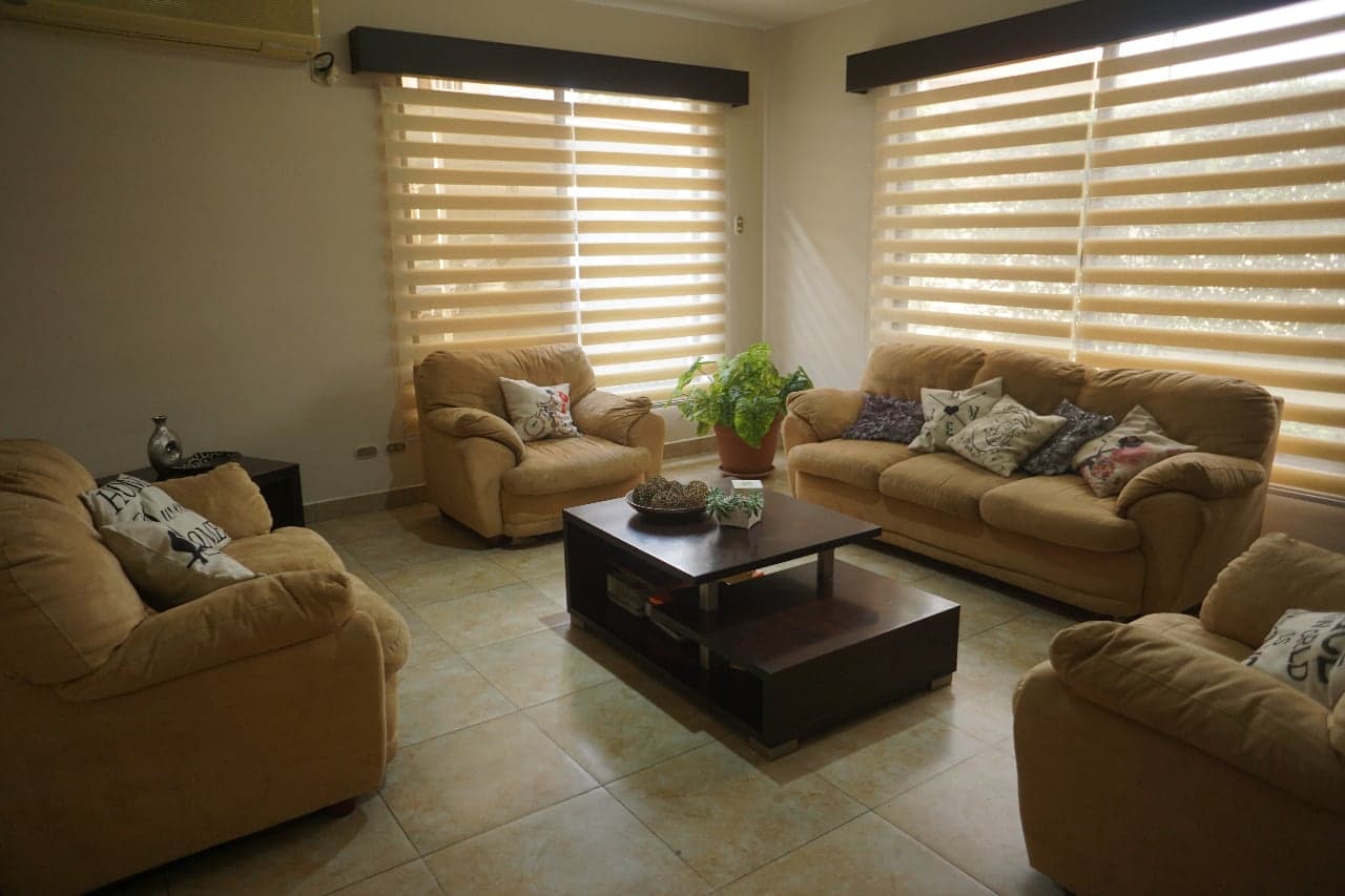 Venta de Casa en Portoviejo con 6 habitaciones, Manabi - 2