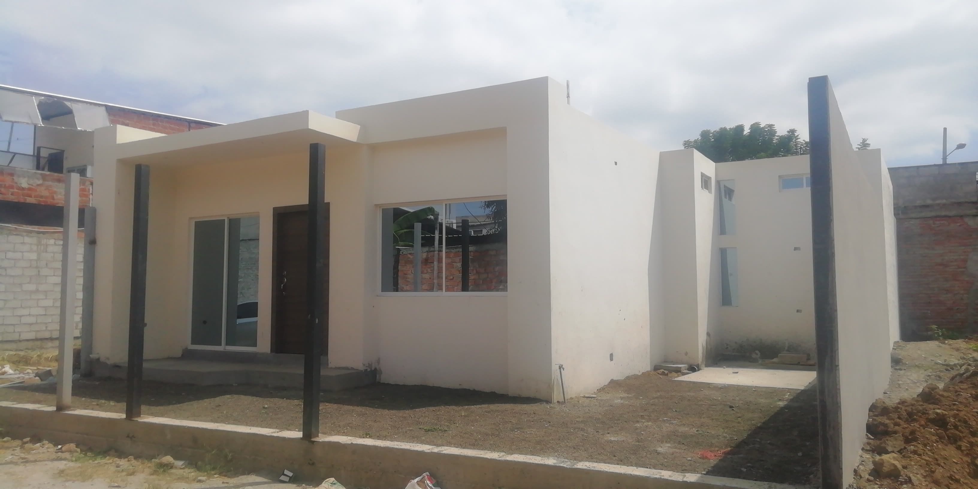Venta de casa con loza con prestamo hipotecario 3 habitaciones - 4