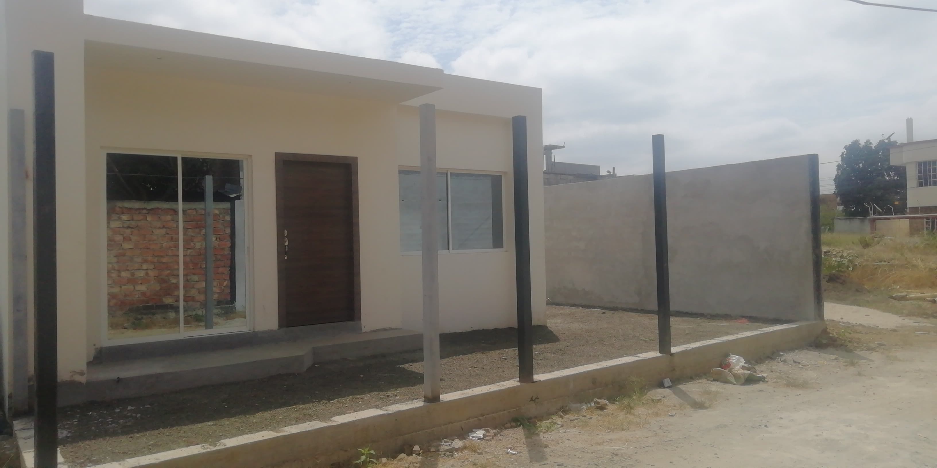 Venta de casa con loza con prestamo hipotecario 3 habitaciones - 5
