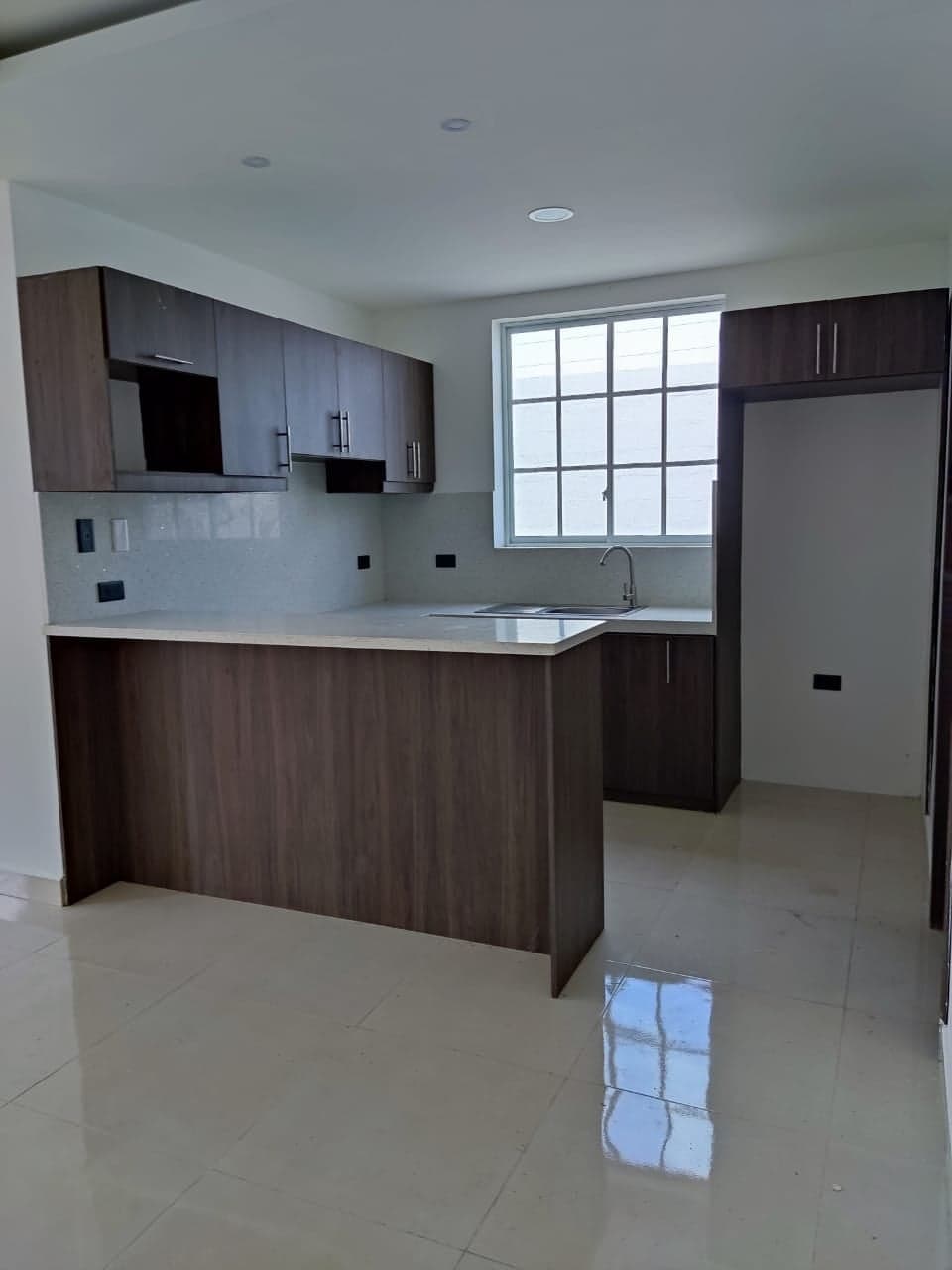 Casa en venta con credito hipotecario biess 3 habitaciones - 4
