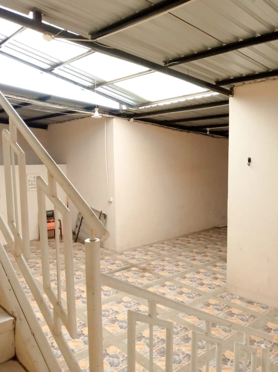 Venta de Casa 4 Dormitorios y con 2 Locales en Portoviejo, Ecuador - 2