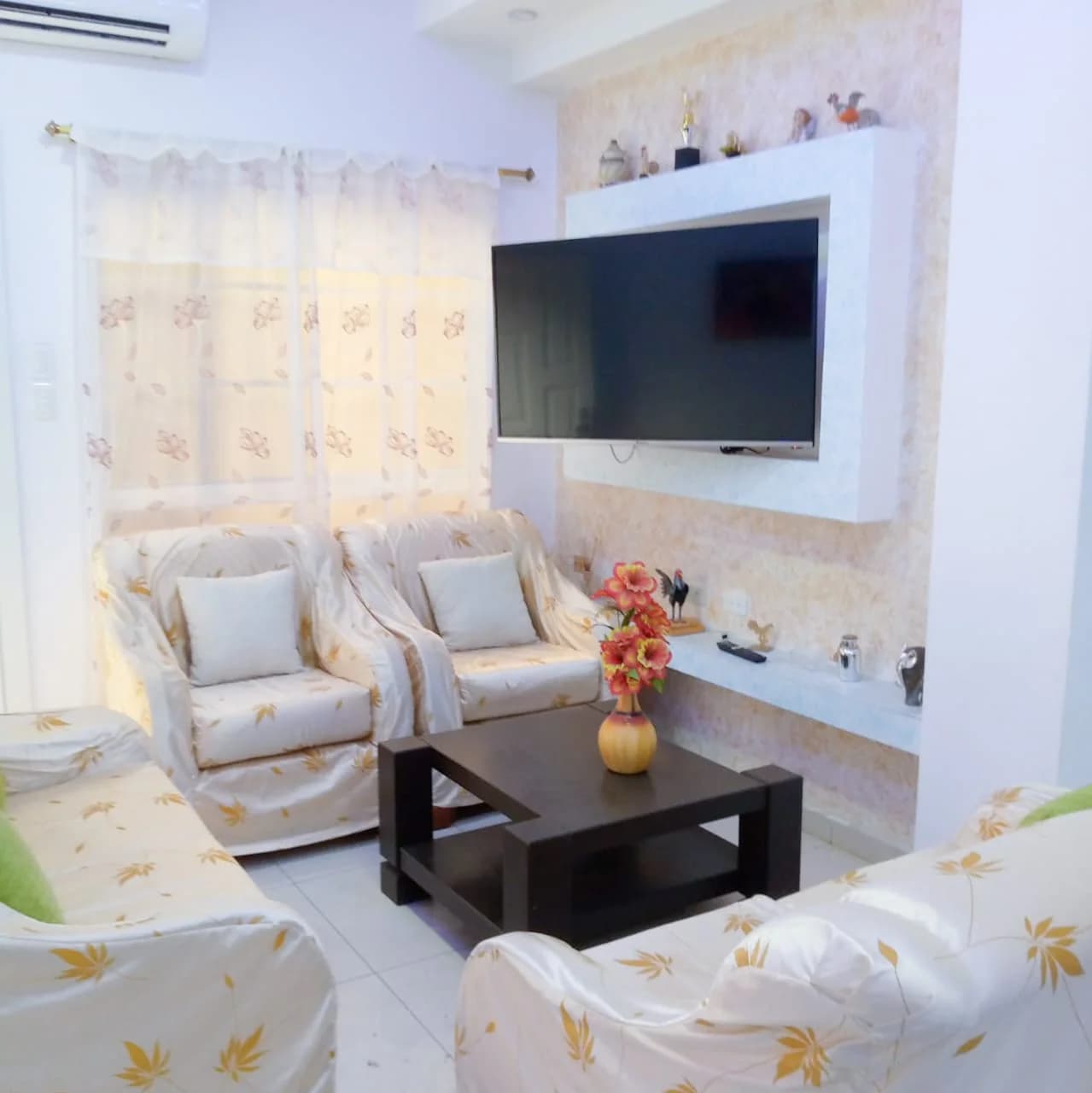 Venta de Casa 4 Dormitorios y con 2 Locales en Portoviejo, Ecuador - 5