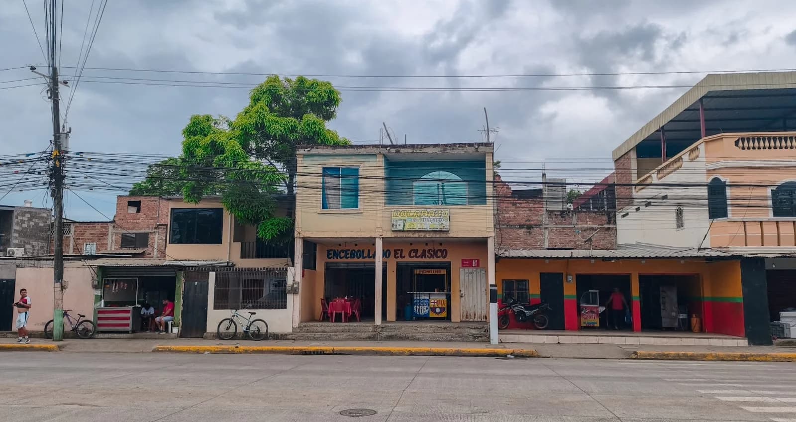 Propiedad comercial en Portoviejo, Manabi en avenida principal - 4