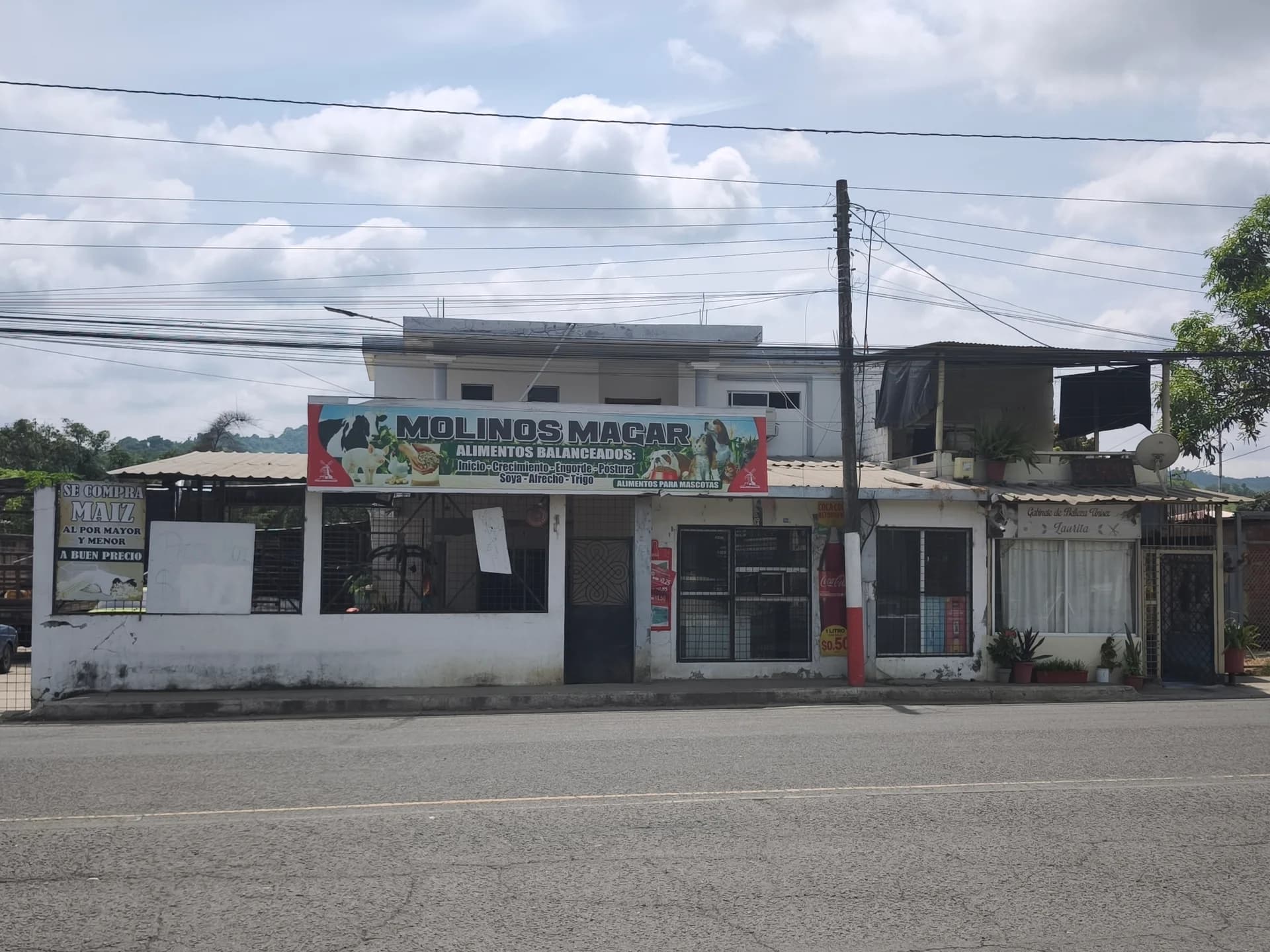 Casa para vivienda y negocio 4 habitaciones en Portoviejo - Principal
