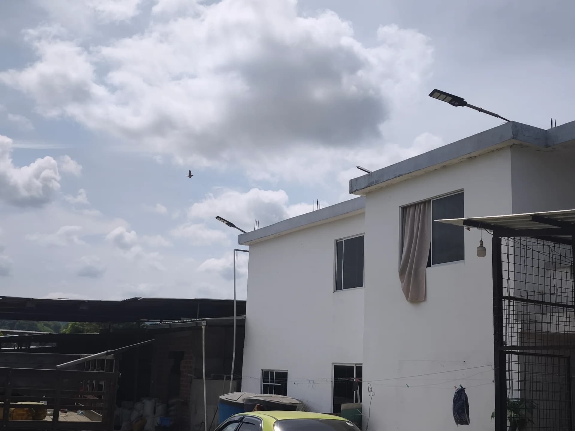 Casa para vivienda y negocio 4 habitaciones en Portoviejo - 3