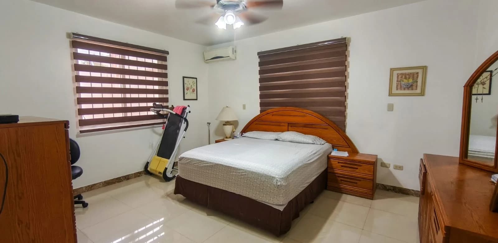Casa en venta con 10 habitaciones para negocio y vivienda Portoviejo, Manabí - 2