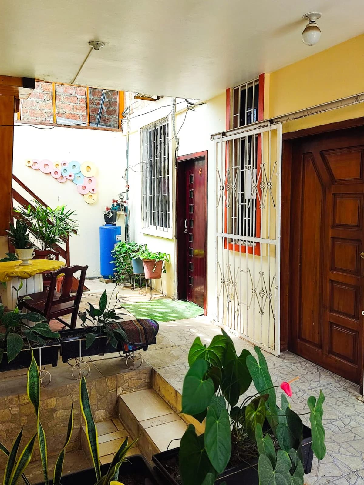Venta de Hostería con 9 Habitaciones en Crucita, Manabí - 2