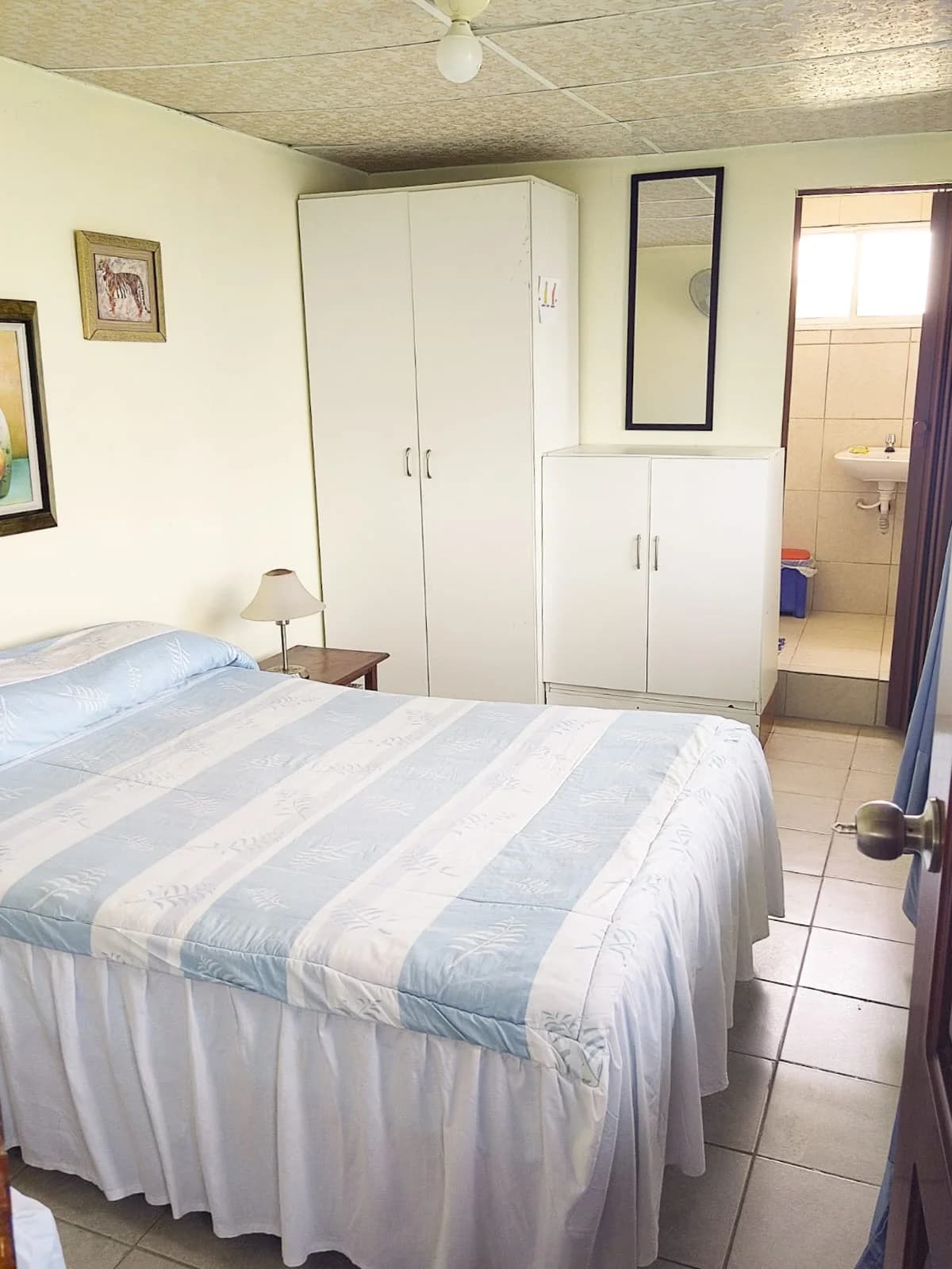 Venta de Hostería con 9 Habitaciones en Crucita, Manabí - 4