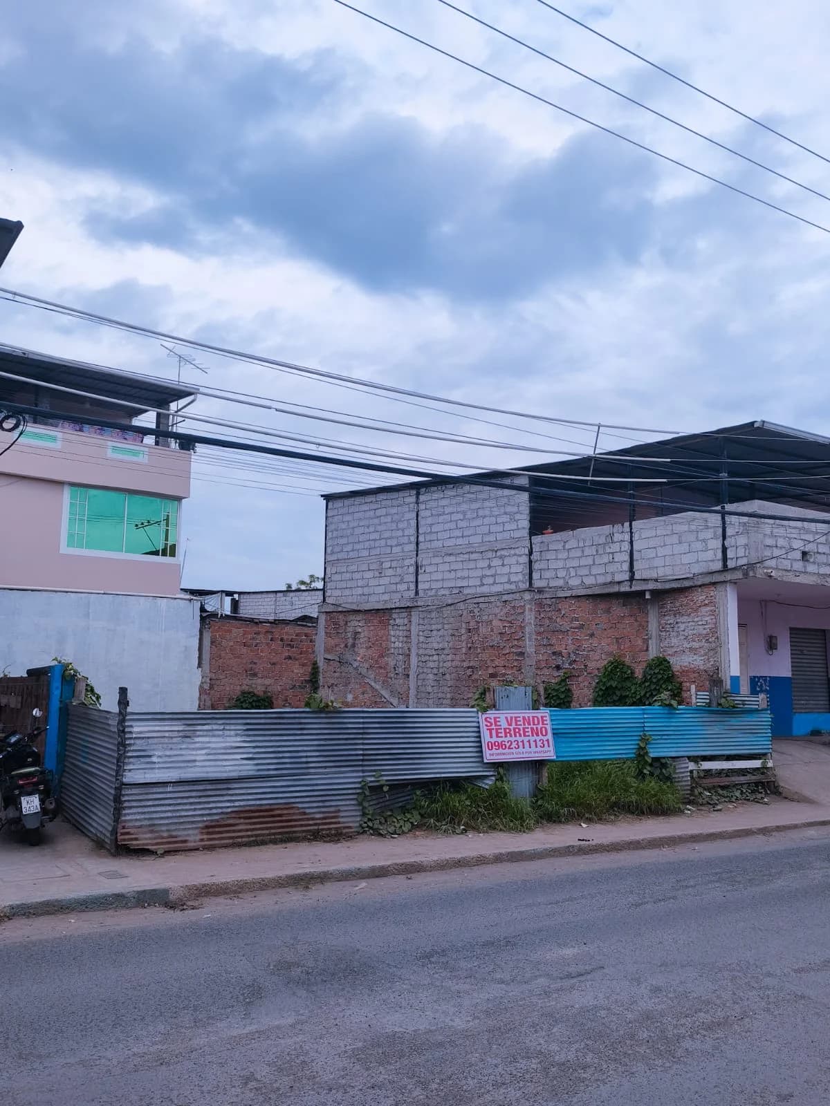 Venta de terreno en Manta de 110 M2 cerca de la Av 4 de noviembre - Principal