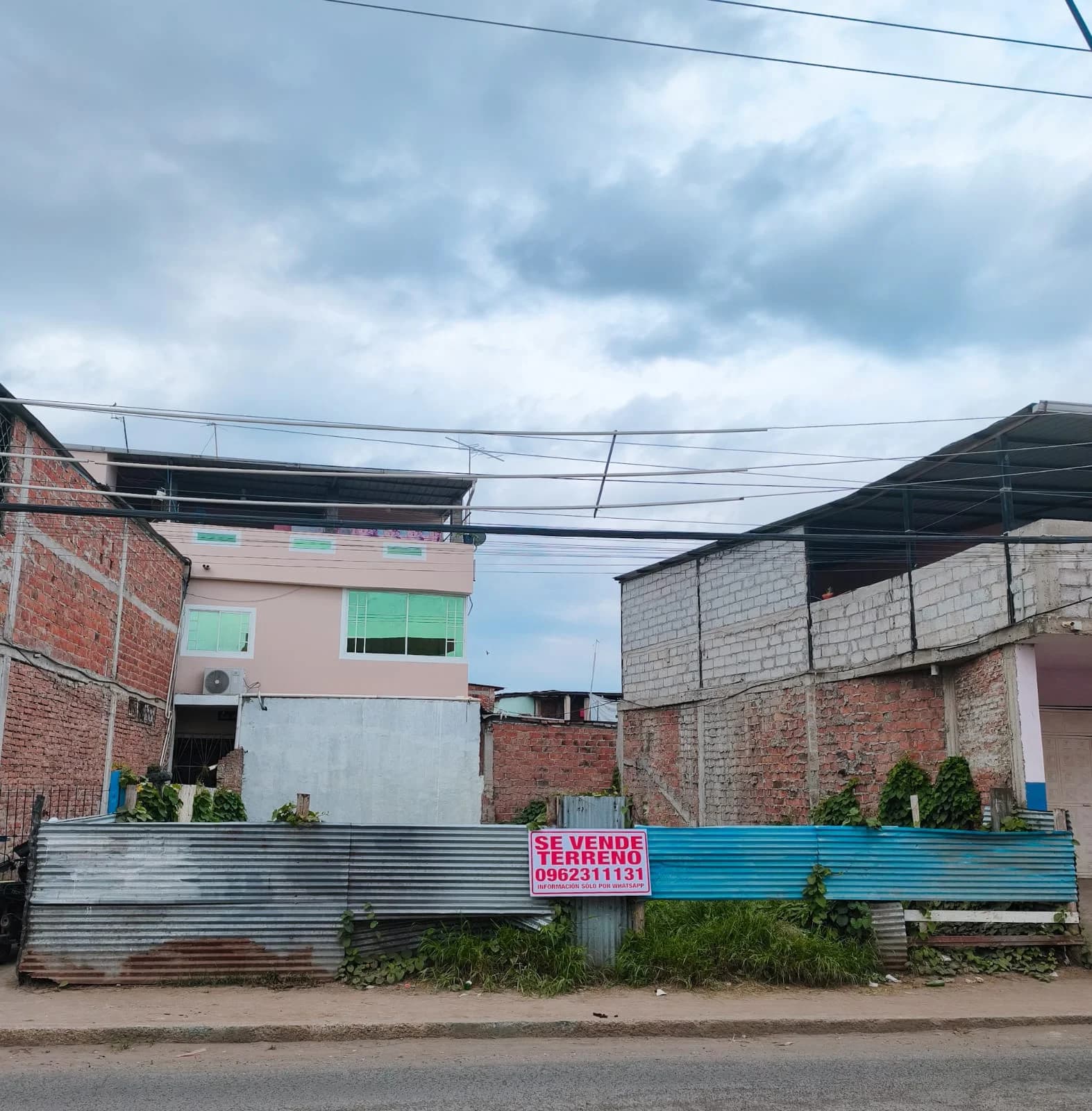 Venta de terreno en Manta de 110 M2 cerca de la Av 4 de noviembre - 3